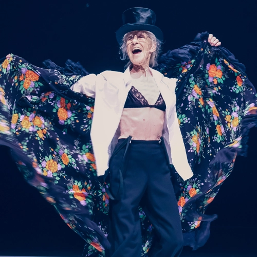 mood-age-on-stage